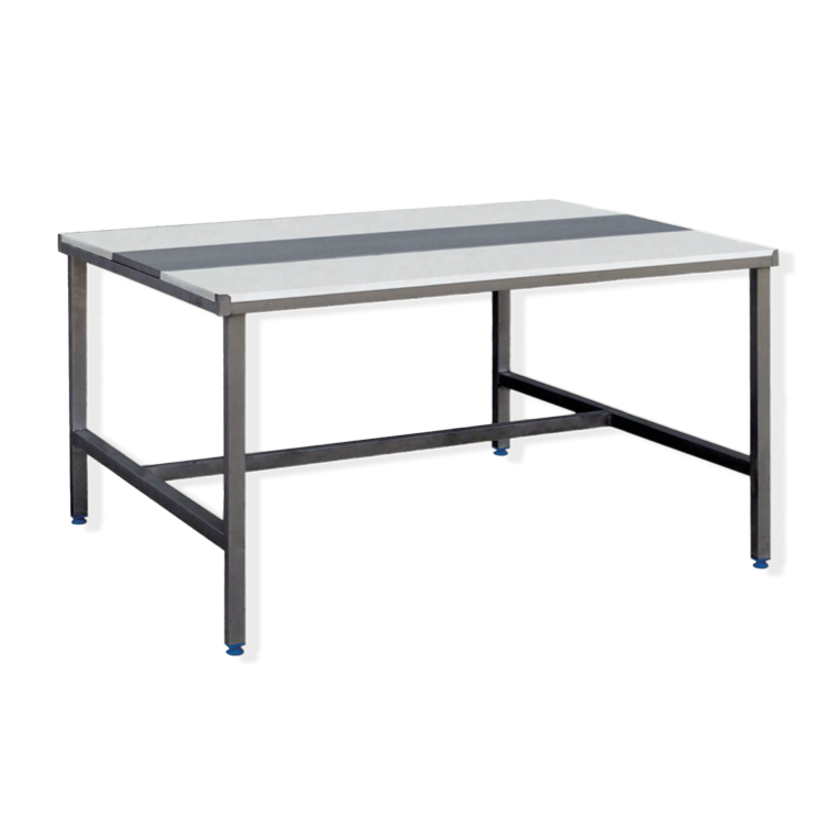 Arbeitstische mit Schneidbrett